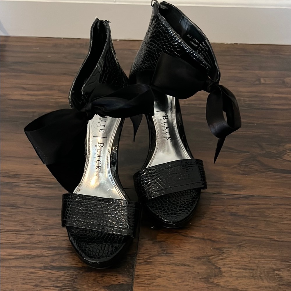 White House Black Market Black Heels with Textured Strap